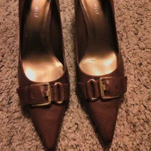 8.5  West Pointy Toed Stacked heels with Buckle